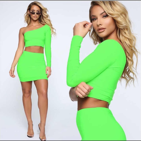 Fashion nova neon green crop top - Picture 2 of 4